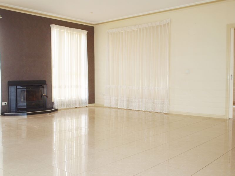 2 Mellor Rise, Roxburgh Park VIC 3064