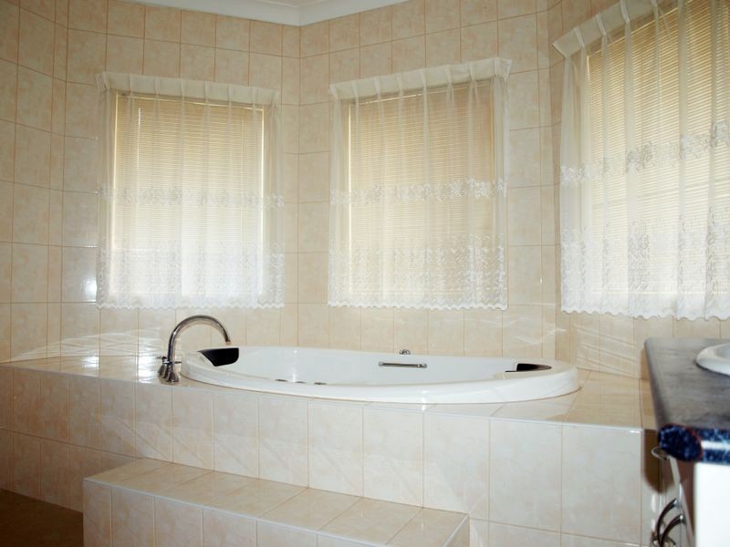 2 Mellor Rise, Roxburgh Park VIC 3064