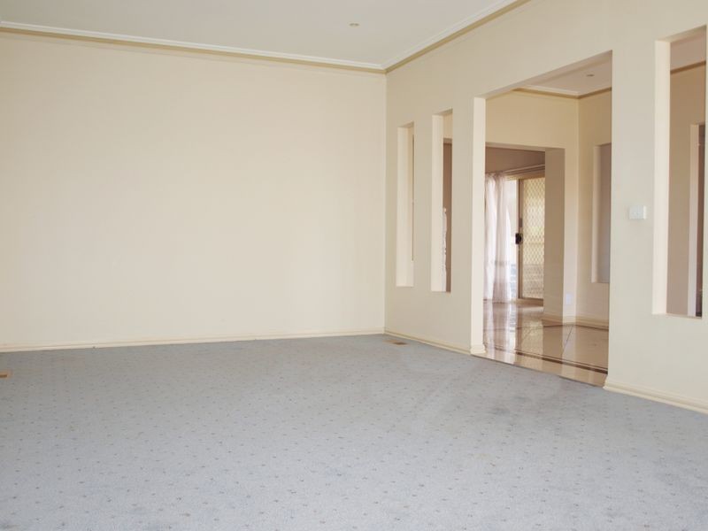 2 Mellor Rise, Roxburgh Park VIC 3064