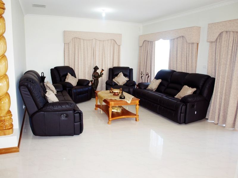 3 Wise Way, Roxburgh Park VIC 3064