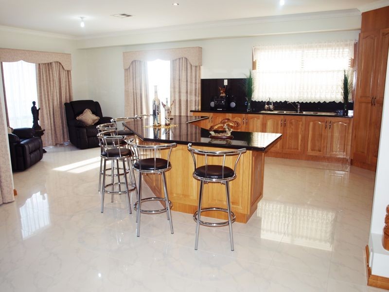 3 Wise Way, Roxburgh Park VIC 3064