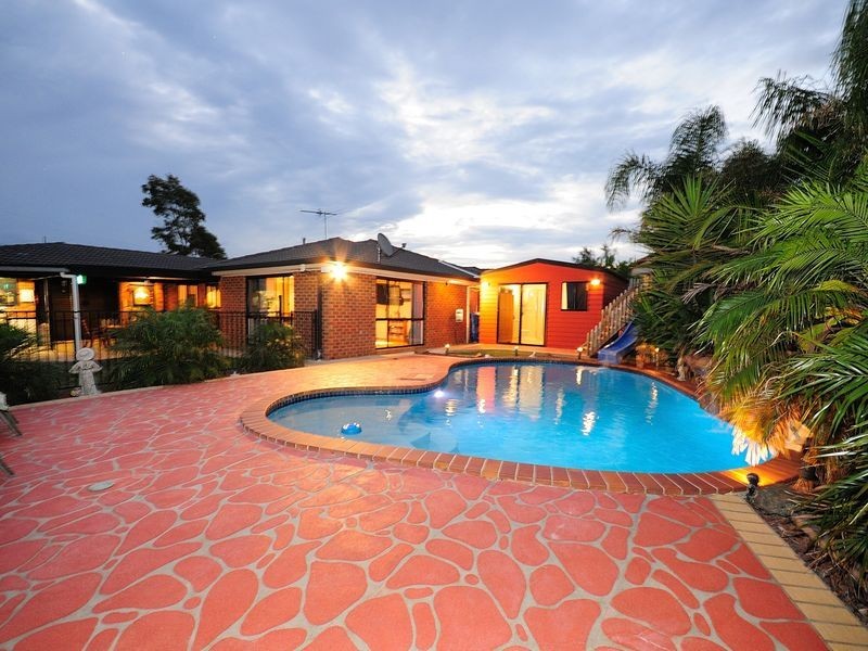 25 Lakeside Drive, Roxburgh Park VIC 3064