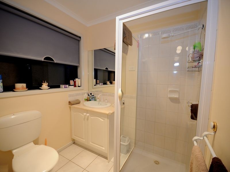 25 Lakeside Drive, Roxburgh Park VIC 3064