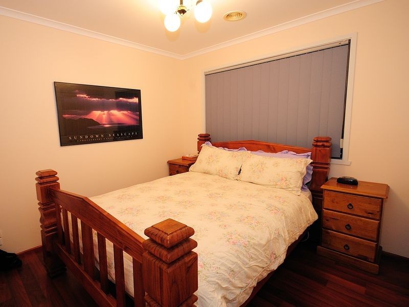 25 Lakeside Drive, Roxburgh Park VIC 3064