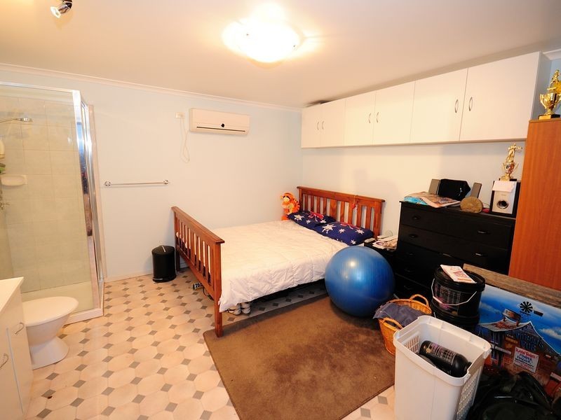 25 Lakeside Drive, Roxburgh Park VIC 3064