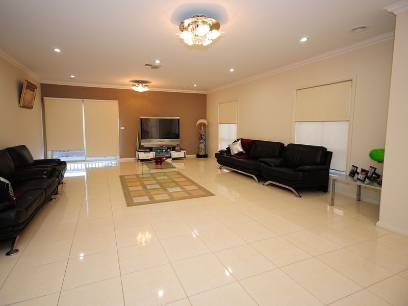 3 Hurley Rise, Roxburgh Park VIC 3064