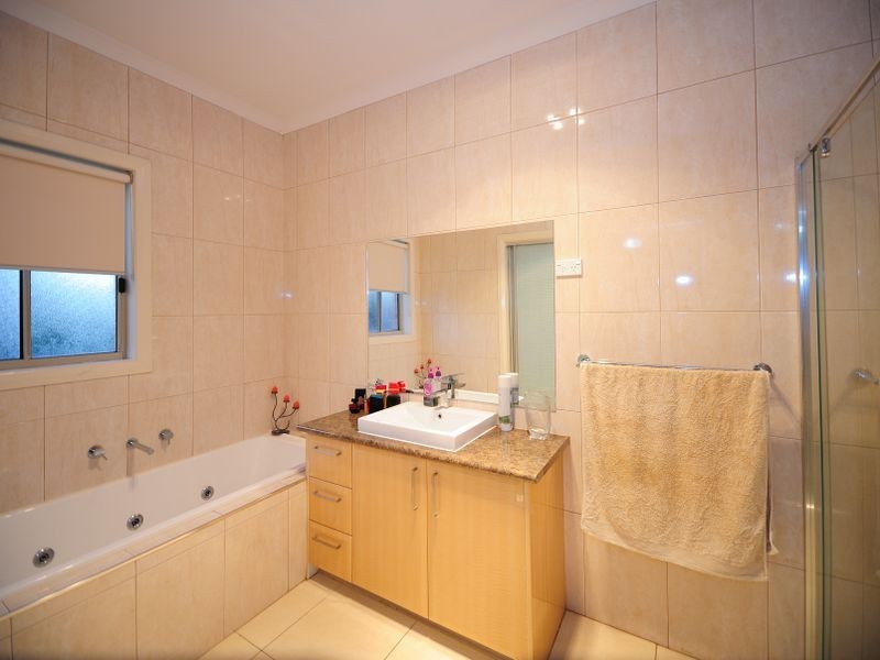 3 Hurley Rise, Roxburgh Park VIC 3064