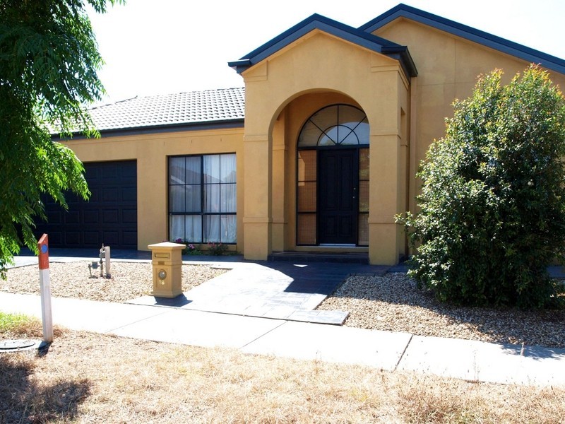 18 Lauderdale Street, Craigieburn VIC 3064