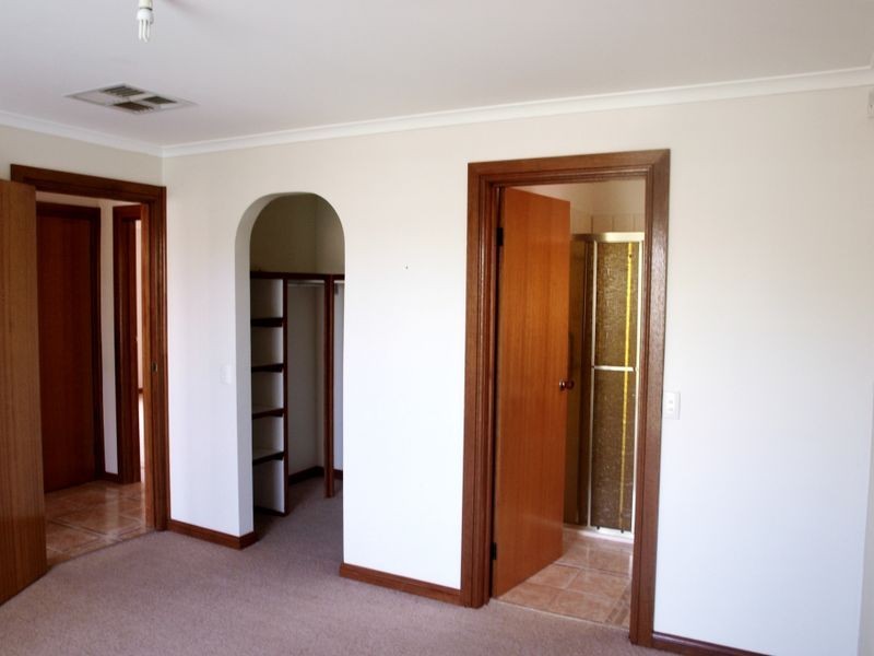 59 Rokewood Crescent, Meadow Heights VIC 3048