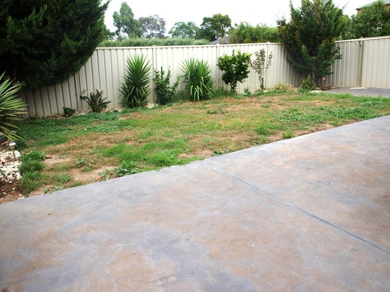 18 Milburn Circuit, Caroline Springs VIC 3023