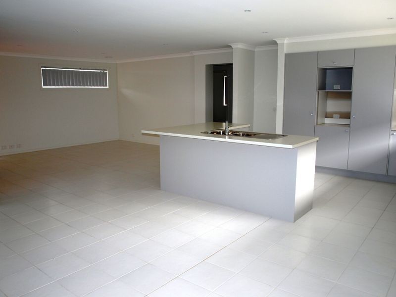 5 Bentley Drive, Deer Park VIC 3023