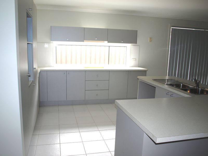 5 Bentley Drive, Deer Park VIC 3023