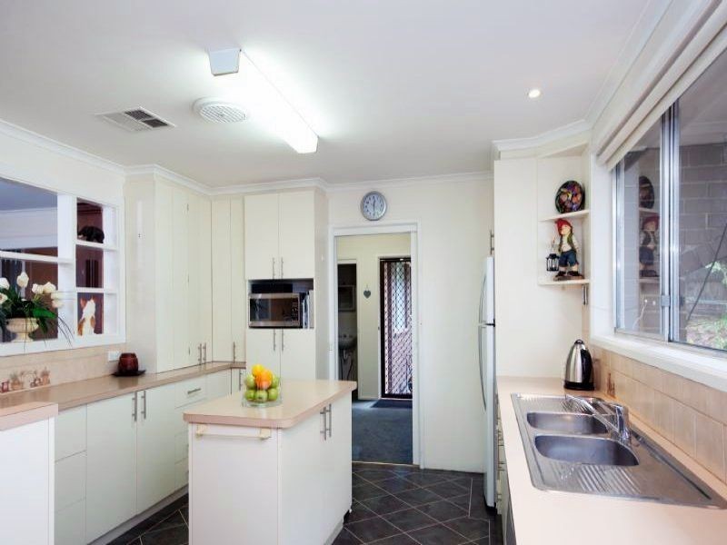 8-10 Farley Court, Gladstone Park VIC 3043