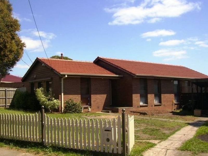 4 Larissa Avenue, Tullamarine VIC 3043