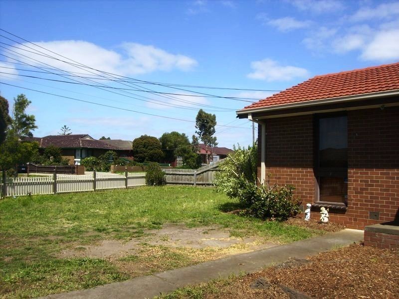 4 Larissa Avenue, Tullamarine VIC 3043