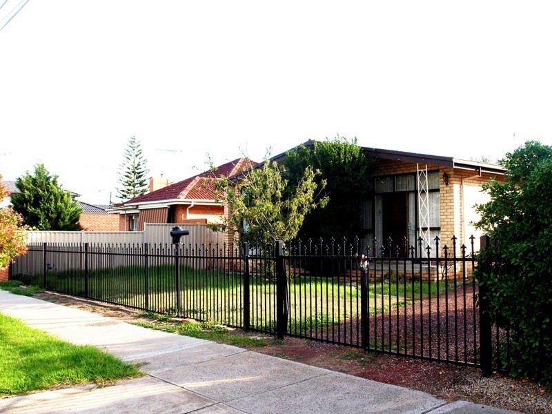 5 Banksia Grove, Tullamarine VIC 3043