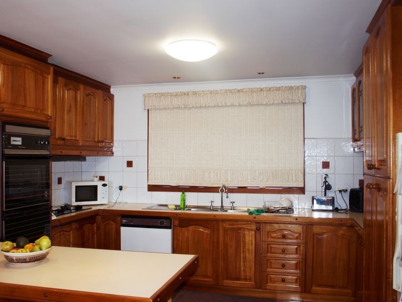 28 Clarke Drive, Gladstone Park VIC 3043