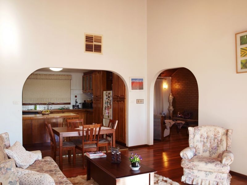 28 Clarke Drive, Gladstone Park VIC 3043