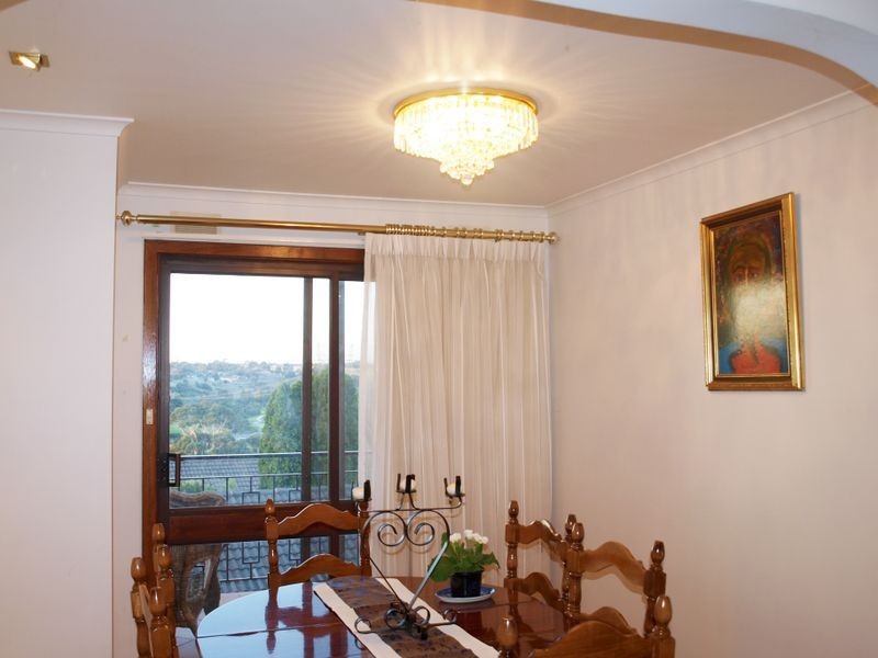 28 Clarke Drive, Gladstone Park VIC 3043