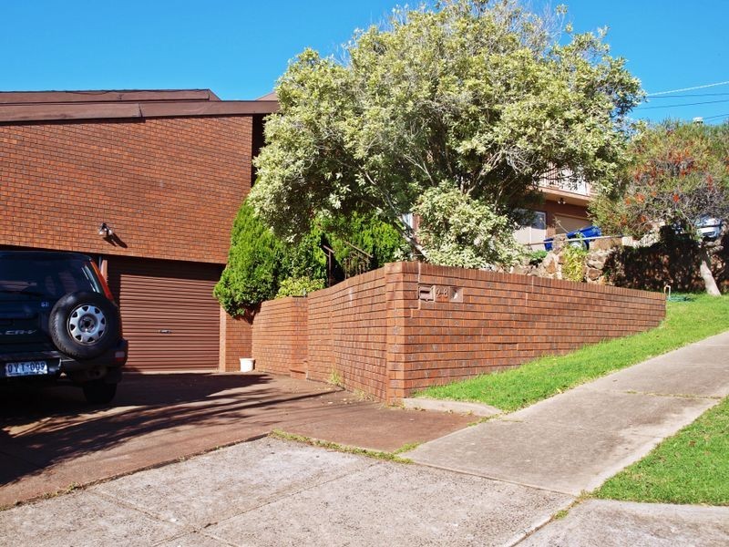 28 Clarke Drive, Gladstone Park VIC 3043