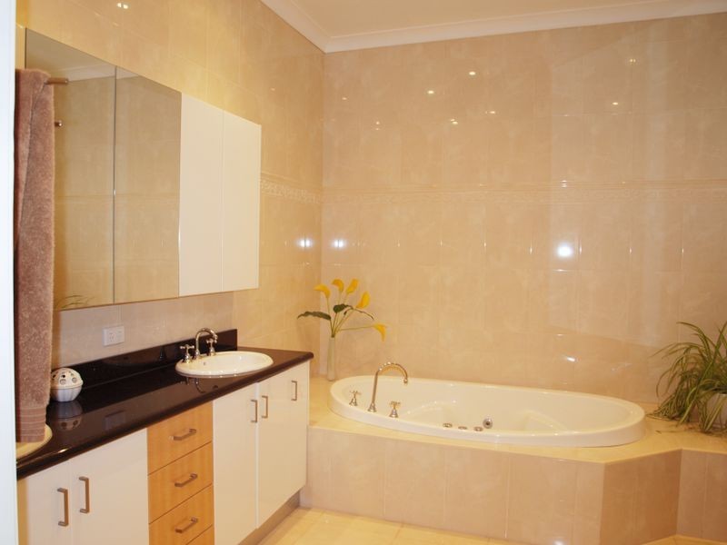 21 Bateman Street, Attwood VIC 3049