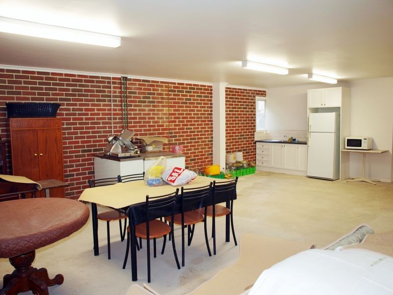 21 Bateman Street, Attwood VIC 3049