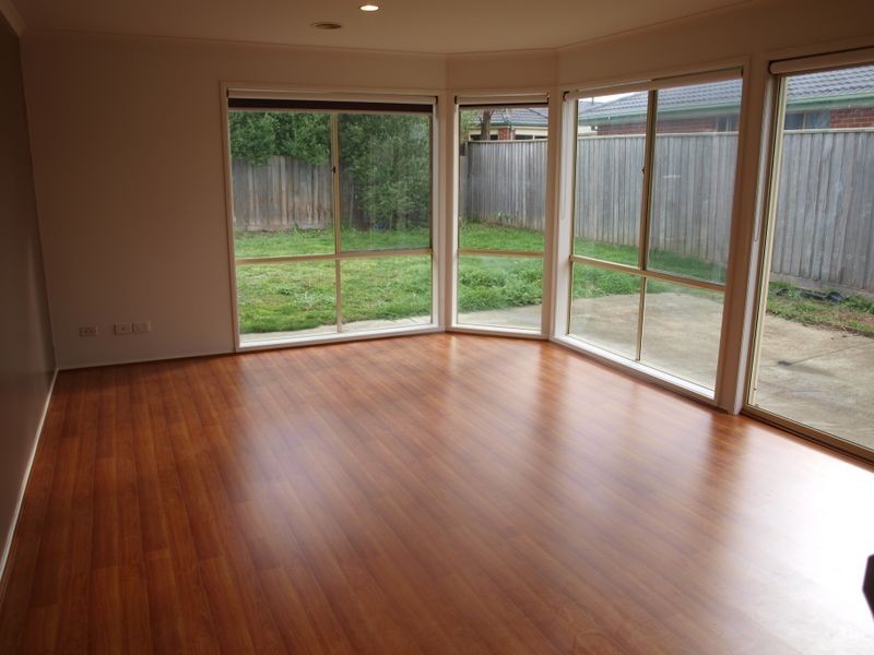 33 Southern Cross Drive, Roxburgh Park VIC 3064