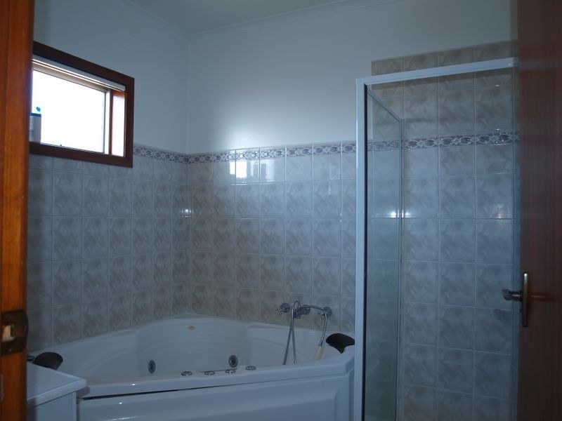 71 Clarke Drive, Gladstone Park VIC 3043