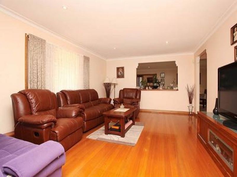 10 Lloyds Place, Attwood VIC 3049