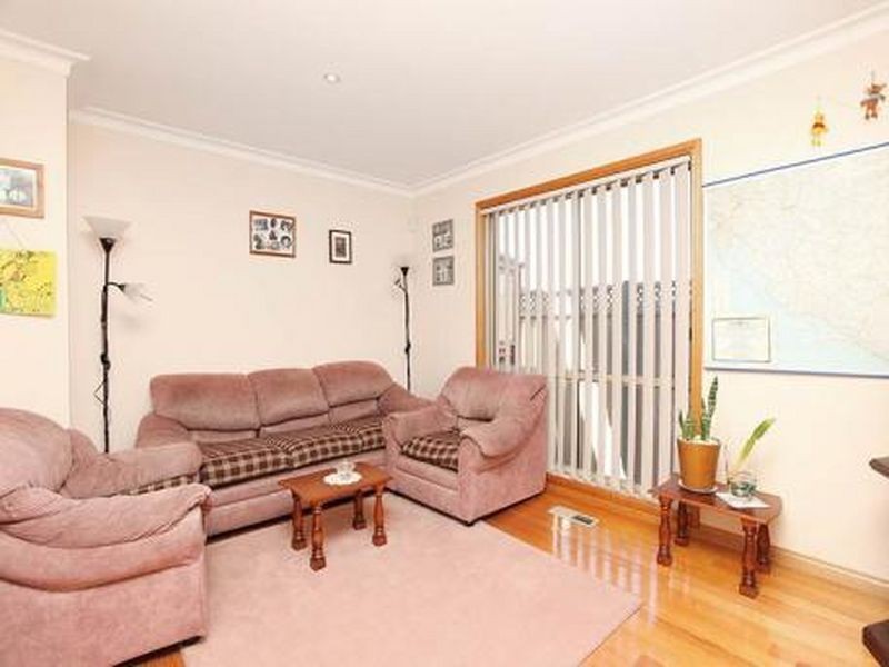 10 Lloyds Place, Attwood VIC 3049