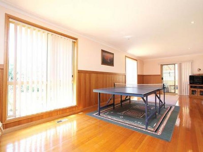 10 Lloyds Place, Attwood VIC 3049