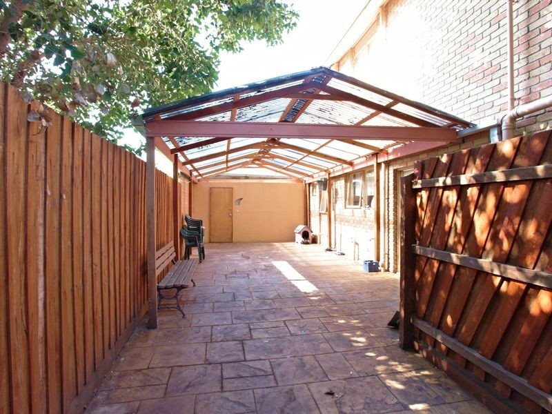 2/17 Flannery Court, Oak Park VIC 3046