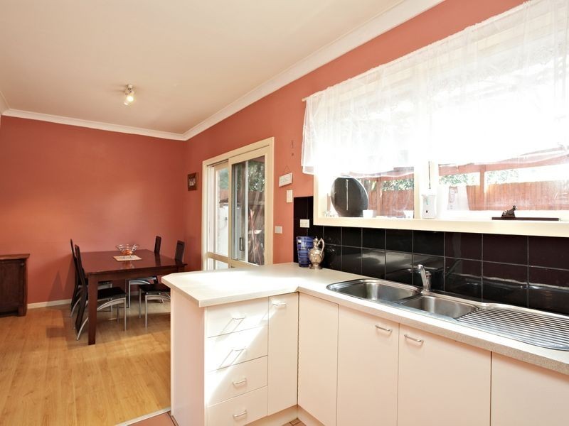 2/17 Flannery Court, Oak Park VIC 3046