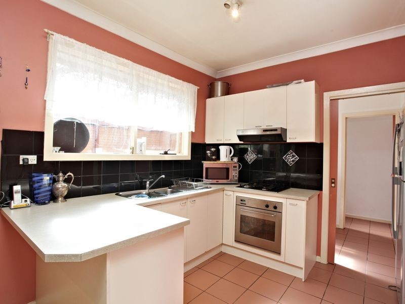 2/17 Flannery Court, Oak Park VIC 3046