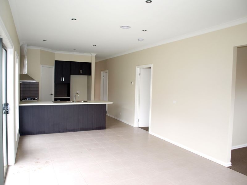 27 Watergum Avenue, Craigieburn VIC 3064