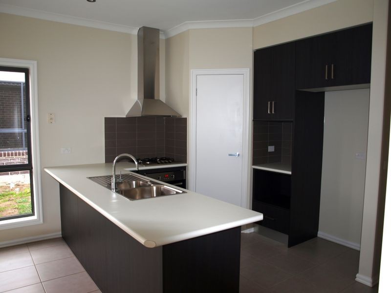 27 Watergum Avenue, Craigieburn VIC 3064