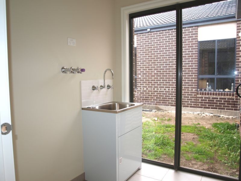 27 Watergum Avenue, Craigieburn VIC 3064