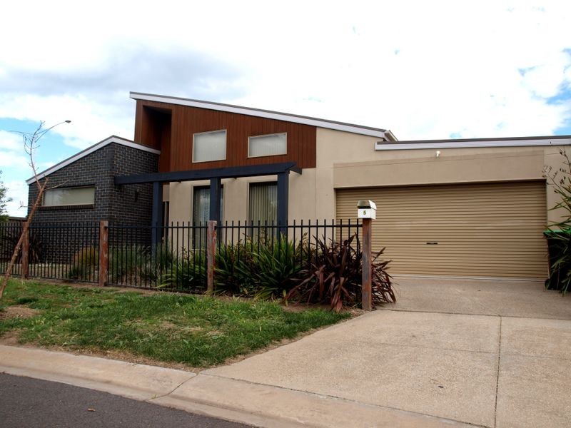 5 Jells Place, Caroline Springs VIC 3023