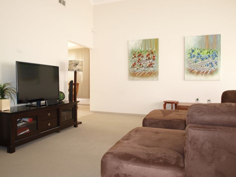 5 Jells Place, Caroline Springs VIC 3023