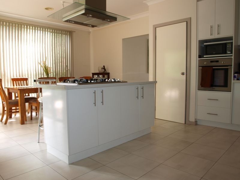 5 Jells Place, Caroline Springs VIC 3023