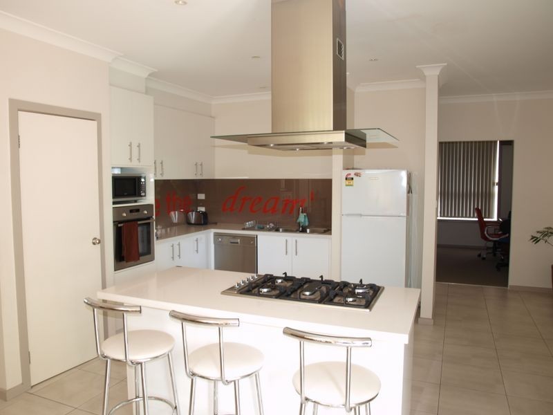 5 Jells Place, Caroline Springs VIC 3023