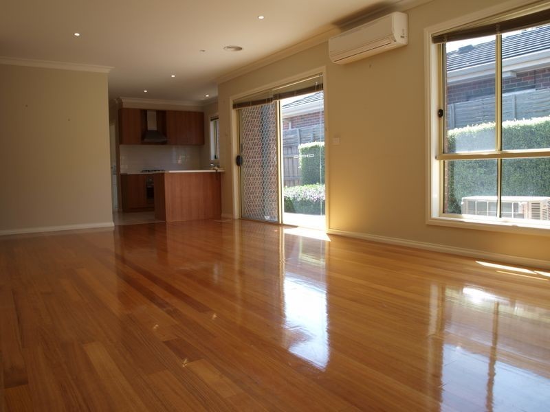 2/53 Clydesdale Avenue, Airport West VIC 3042