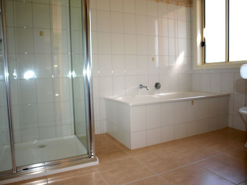 2/53 Clydesdale Avenue, Airport West VIC 3042