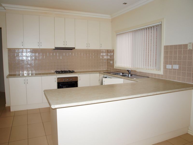 46 Howardson Circuit, St Albans VIC 3021