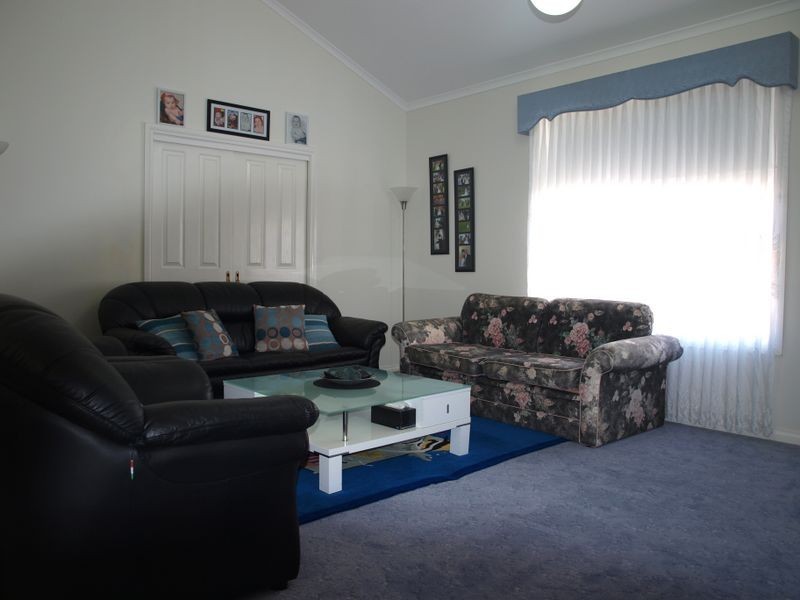 5 Wise Way, Roxburgh Park VIC 3064