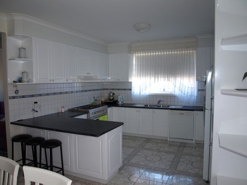 5 Wise Way, Roxburgh Park VIC 3064