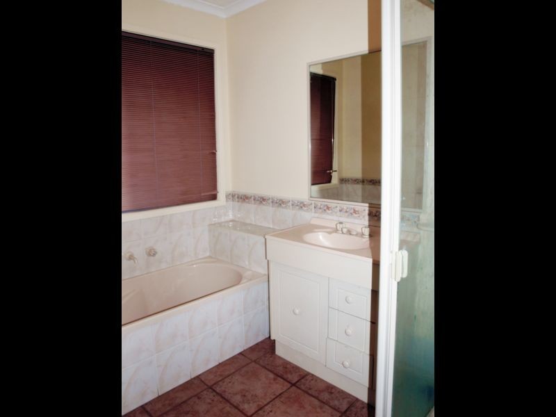 28 O’Donnell Drive, Caroline Springs VIC 3023