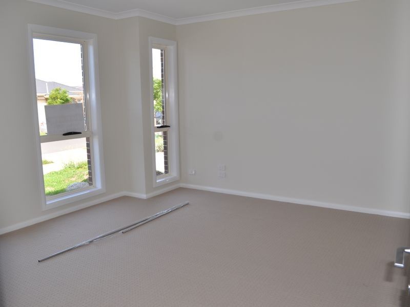 8 Huntingfield Street, Craigieburn VIC 3064