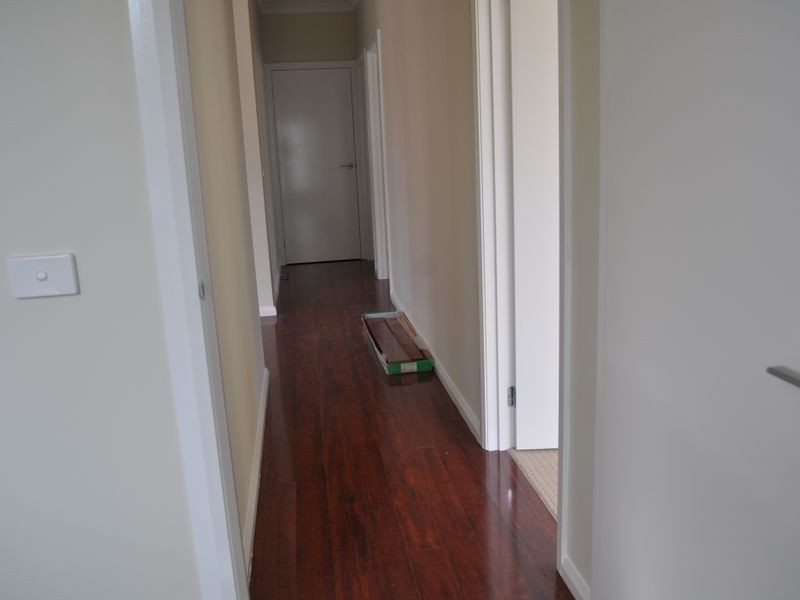 8 Huntingfield Street, Craigieburn VIC 3064