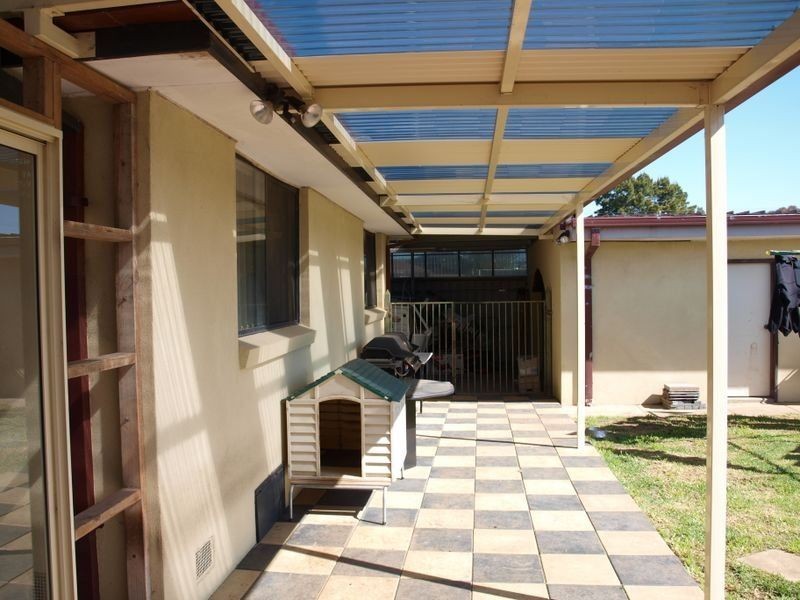 39 Bird Street, Deer Park VIC 3023